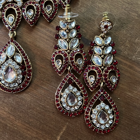 Stunning Bridal set or formal piece - Picture 2 of 5